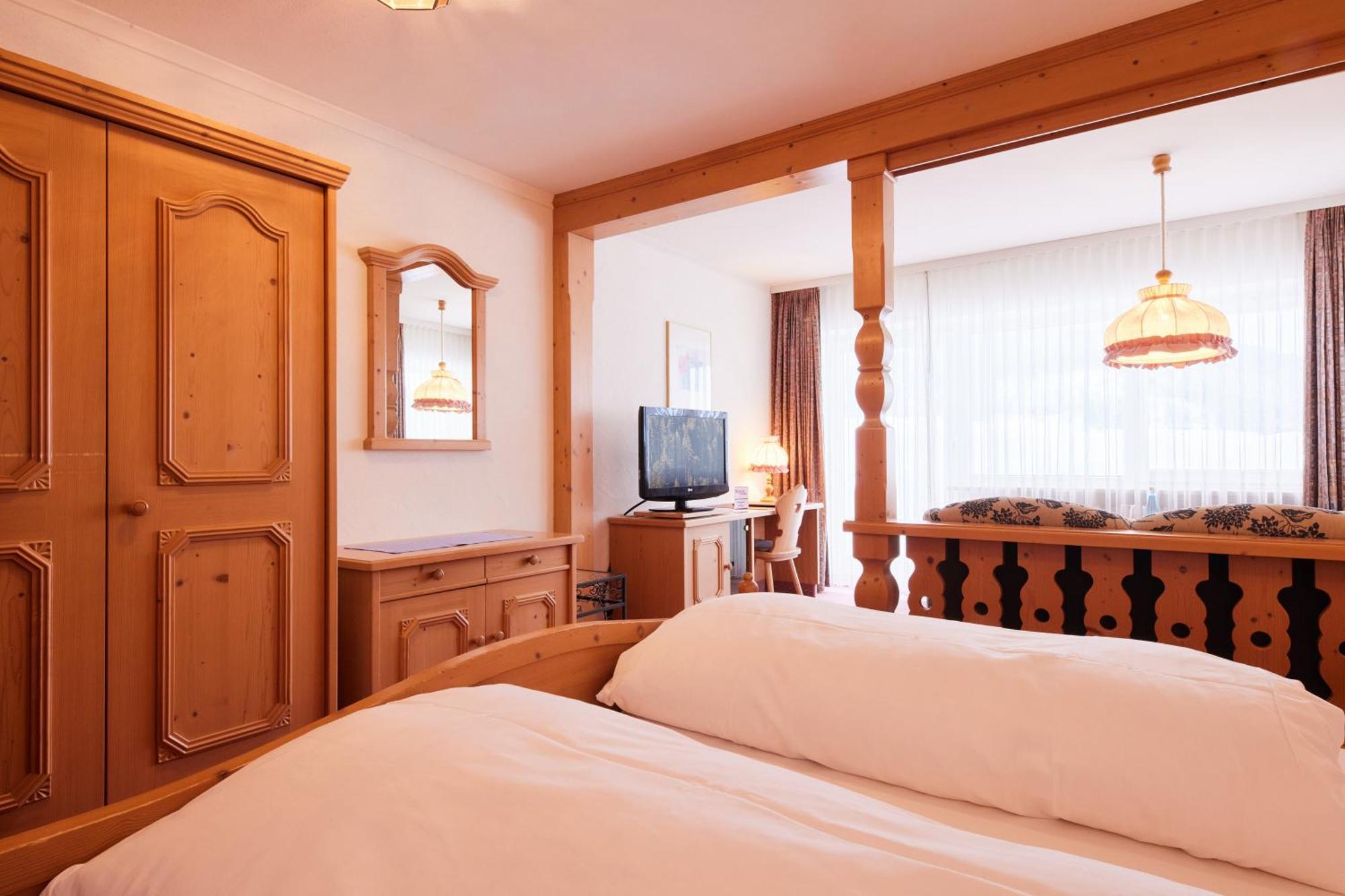 Hotel Sonne Post Mit Schwimmbad Titisee-Neustadt Eksteriør billede